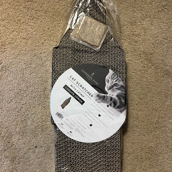 London Tower/Big Ben (officially Elizabeth Tower) Cat Scratcher with Catnip - Picture 1 of 4